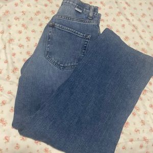 Selling pacsun baggy jeans on size 22 which is also known as 000. In short.